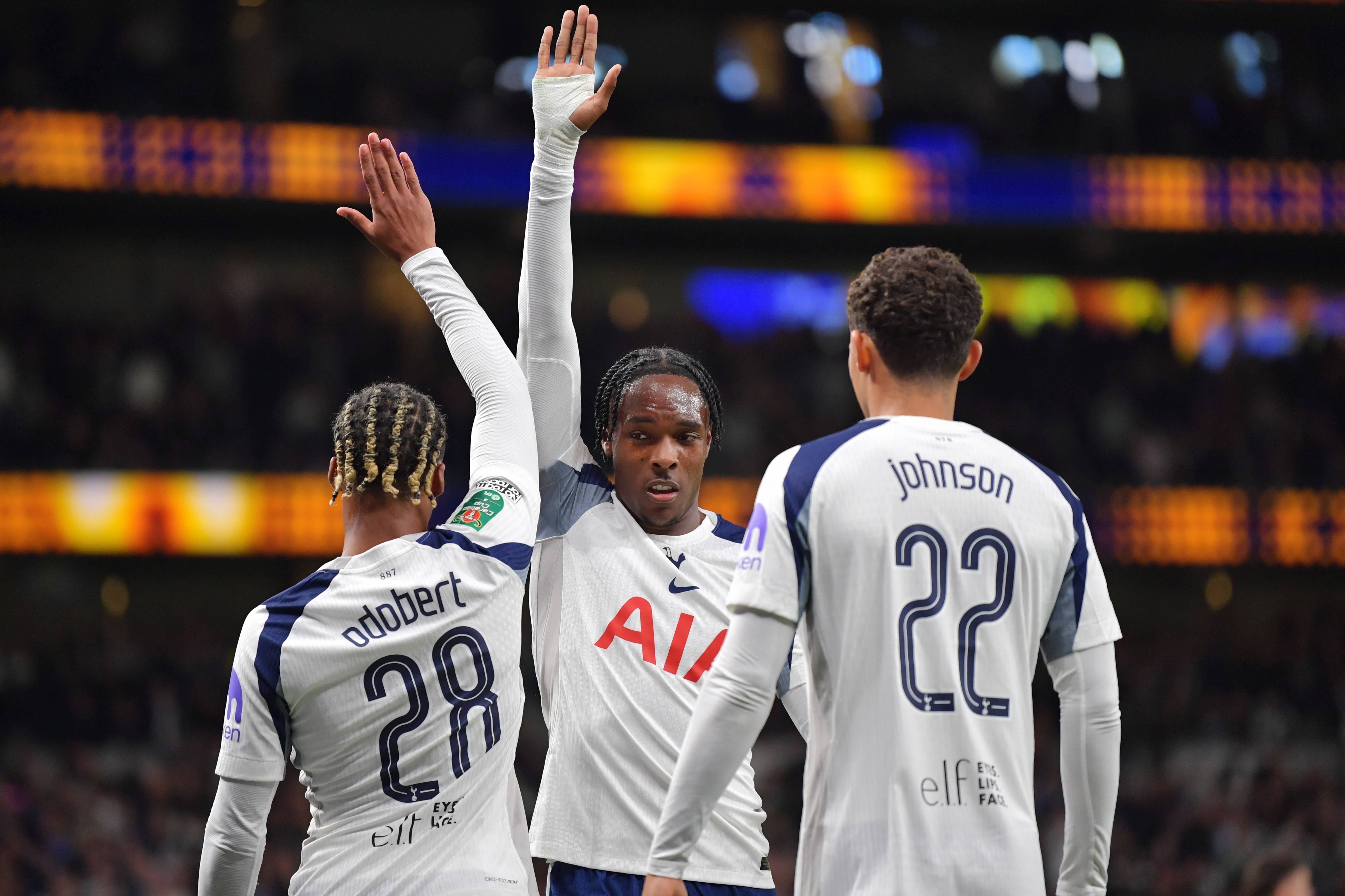 体育数据-洛杉矶快船迎英超关键赛，清晨刷新队史纪录，气氛紧张，细节决定成败